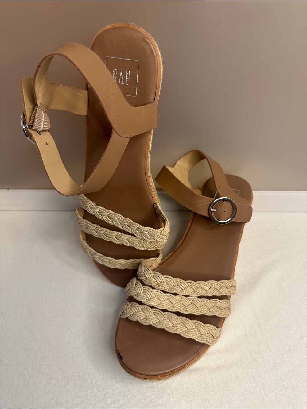 GAP Women's Tan Strap Sandals with Cream Braided Front sz.9.5 2 1/2” heel